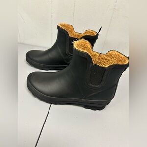 Chooka Plush Chelsea Ankle Rain Boots Women’s Size 8 Black Faux Fur Lined